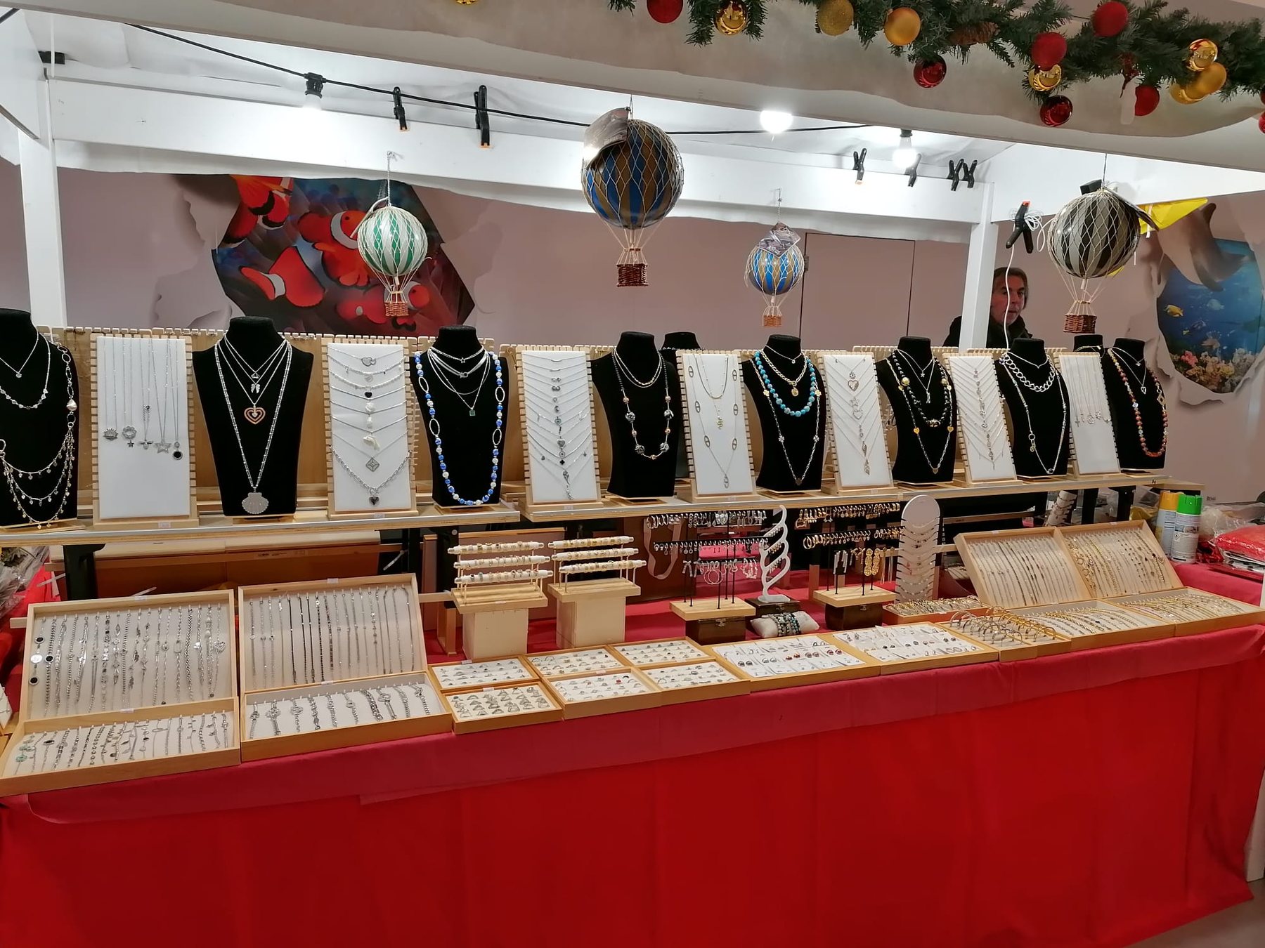 Collane e bracciali in esposizione